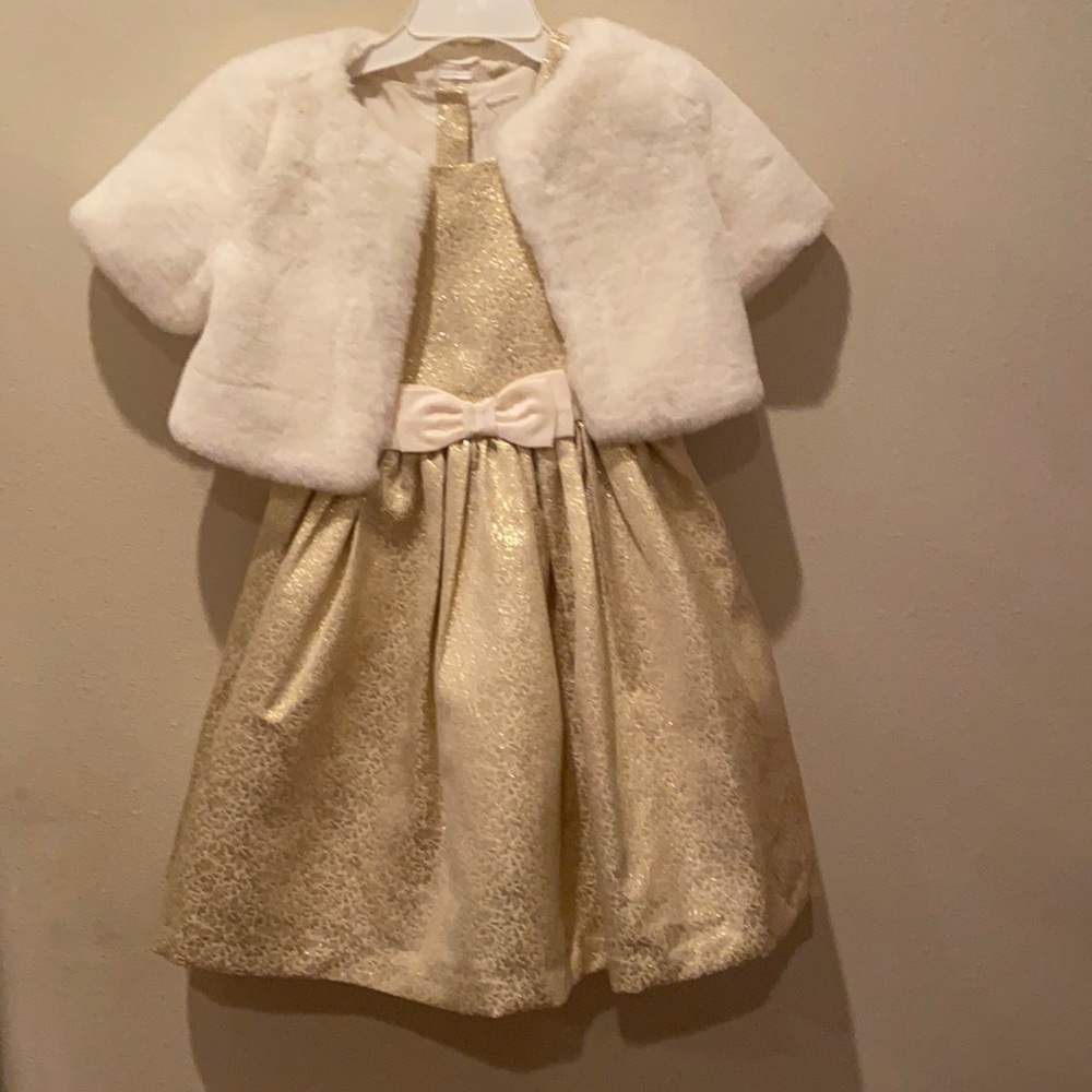 Beautiful Girls Gold dress with soft Faux Fur Shaw